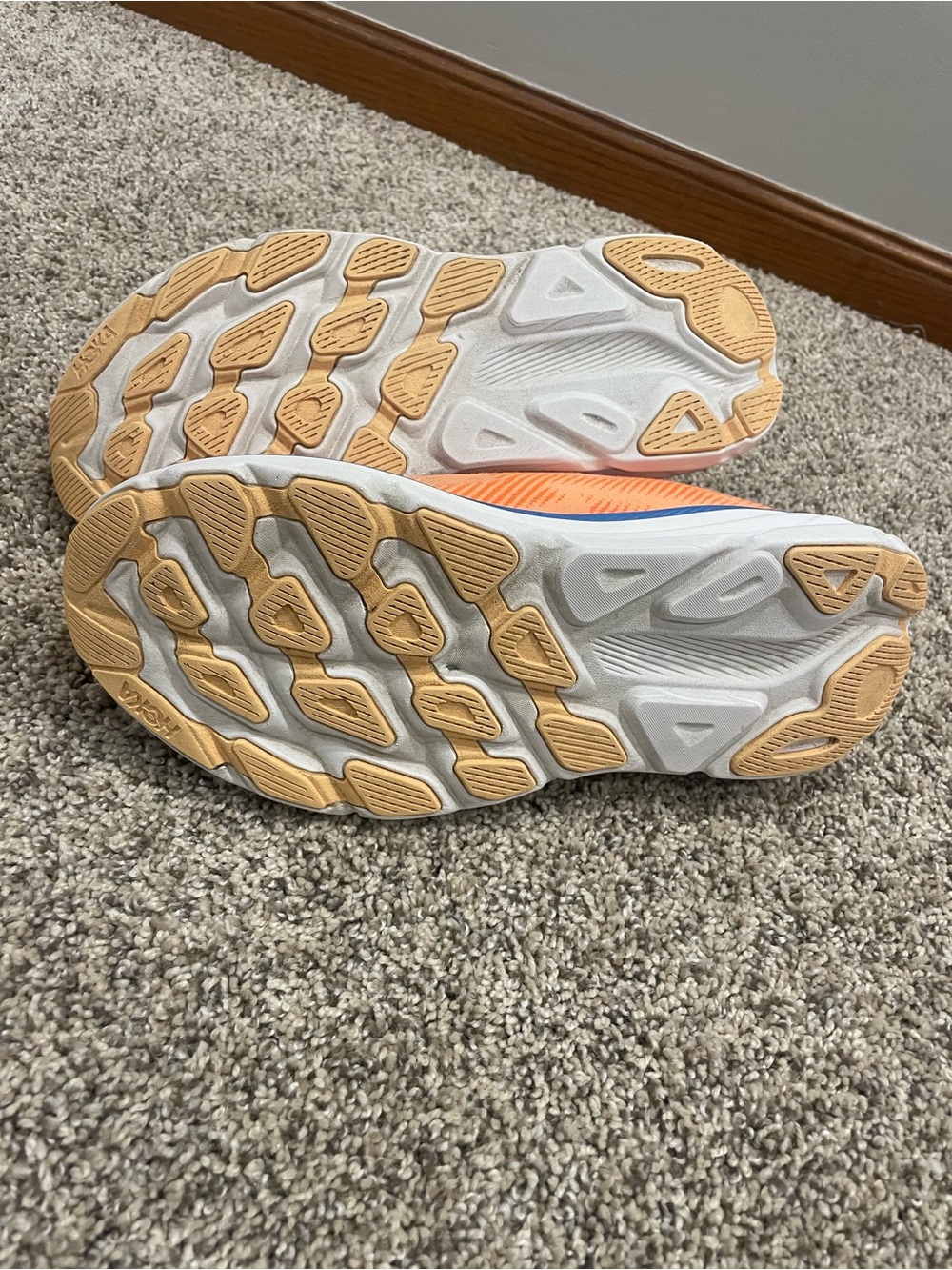 HOKA Clifton 9 men’s size 10.5 - Picture 7 of 8